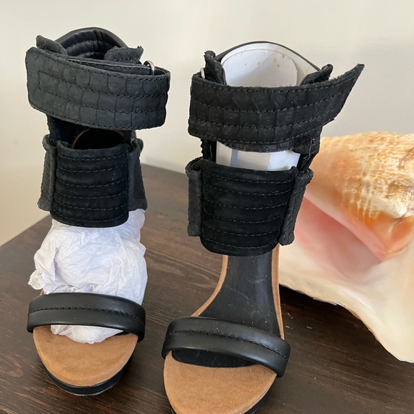 Gorgeous Mia Limited Edition genuine leather sandals - Picture 2 of 14